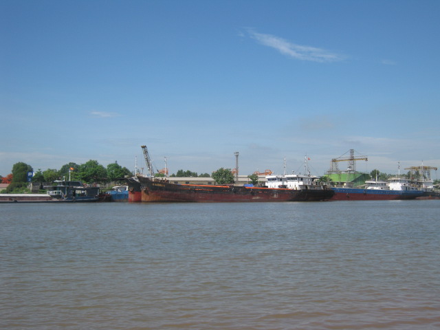 http://thanhhoacity.gov.vn/Documents/Du%20lieu%20tin%20bai%202014/Cac%20do%20thi%20Ban/TP%20Ninh%20Binh/Cangninhphuc.jpg