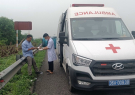Cán bộ nhân viên Bệnh viện đa khoa thành phố Thanh Hoá hỗ trợ người gặp nạn