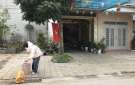 Người dân thành phố Thanh Hóa nâng cao ý thức trong việc xử lý rác của F0 điều trị tại nhà