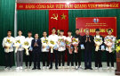 Đồng chí Lại Thế Nguyên, Phó Bí thư Thường trực Tỉnh ủy dự lễ kết nạp đảng viên tại Chi bộ Tổ dân phố Phú Thọ 2
