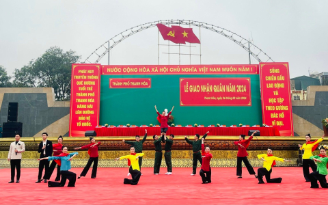 Chương trình văn nghệ với chủ đề mùa xuân nhập ngũ