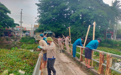 Phường Quảng Phú huy động lực lượng dân quân khơi thông dòng chảy trước mùa mưa bão