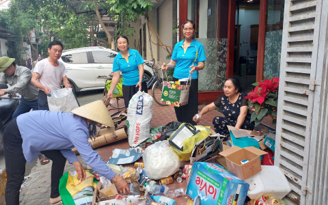 Chi hội Phụ nữ Bắc Đội Cung biến rác thành tiền