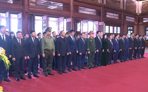 Dâng hương nhân kỷ niệm 60 năm Hàm Rồng chiến thắng (3,4/4/1965 – 3,4/4/2025)